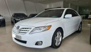 Toyota Camry đời 2009 xuất hiện trên thị trường xe cũ với giá gần 1 tỷ đồng