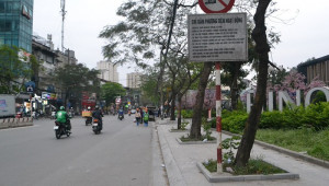 Phân luồng phương tiện qua nút giao cầu Mai Động để thi công đường vành đai 2 trên cao