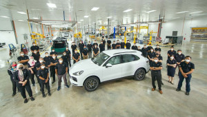 Porsche Cayenne đầu tiên được xuất xưởng từ nhà máy ở Malaysia có giá từ 2,98 tỷ VNĐ