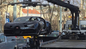 Bị tịch thu xe vì bạn mượn Bugatti Chiron chạy quá tốc độ