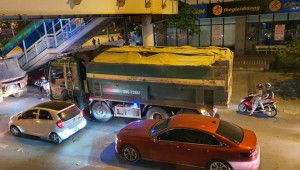 Xe quá tải hoạt động rầm rộ ở Hà Đông: Liên tiếp xử phạt vẫn tái vi phạm?