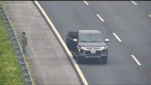 Bị phạt gần 8 triệu đồng vì dừng xe tiểu bậy trên cao tốc