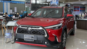 Toyota Corolla Cross lần thứ 4 tăng giá tại Việt Nam, giá khởi điểm cao hơn Mazda CX-5 cả chục triệu đồng