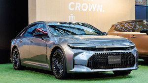 Chiêm ngưỡng hình ảnh thực tế của “xe bộ trưởng” Toyota Crown Sedan 2024