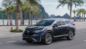 Honda CR-V được ưu đãi 100% phí trước bạ, khách mua xe được giảm tối đa 136 triệu đồng