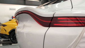 Siêu SUV Aston Martin DBX đầu tiên lộ diện tại Việt Nam: Xe chính hãng, giá dao động trên 20 tỷ đồng