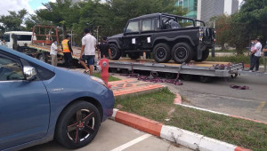 Bản độ Land Rover Defender 6x6 cực 