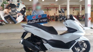 Khách mang theo 2 thùng tiền xu đến mua xe, đại lý phải huy động toàn bộ nhân viên ngồi kiểm đếm