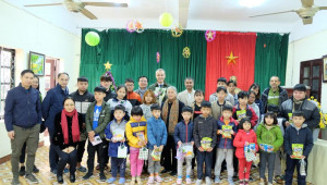 Piaggio Việt Nam đồng hành cùng Dự án từ thiện “Điện năng lượng mặt trời”