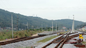 Đường sắt xin chuyển đầu máy, toa xe hết “đát” sang chạy tàu dân sinh