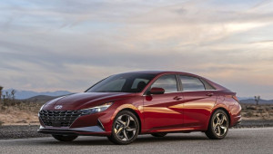 Hyundai Elantra 2021 chốt giá chỉ từ 300 triệu VNĐ, quyết đấu Mazda3