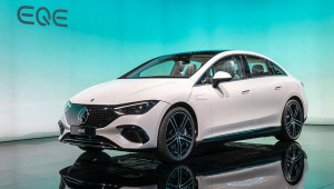 Rộ tin Mercedes-Benz EQE và EQB chính hãng sắp bán tại Việt Nam: Chương sử mới cho ngành xe sang chạy điện