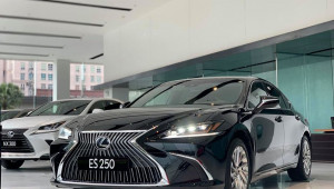 Lexus ES 250 2020 giá 2,54 tỷ đồng “hạ cánh” showroom Hà Nội