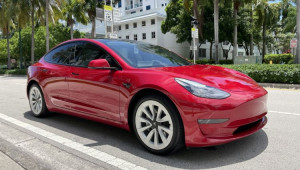 Canada: Xe điện sẽ phải đóng thêm phí bảo trì đường bộ