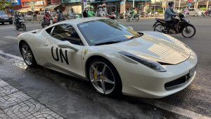 Ferrari 458 Italia Coupe màu trắng độc nhất Việt Nam của ông Đặng Lê Nguyên Vũ xuống phố