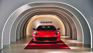 “Xe nhà giàu” Ferrari 812 GTS chính thức chào sân Hồng Kong, giá từ 17 tỷ VNĐ