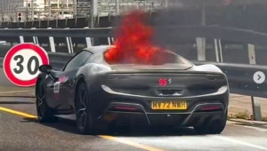 [VIDEO] Ba chiếc Ferrari gặp tai nạn trong ngày đầu tiên của hành trình siêu xe ở Ý