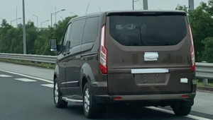 Đối thủ của Kia Sedona - Ford Tourneo Custom mới bị bắt gặp chạy thử tại Việt Nam