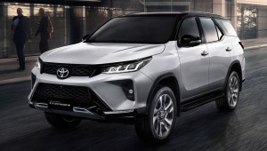 Toyota Fortuner Legender 2021 ra mắt: Bổ sung thêm trang bị và tăng nhẹ giá bán