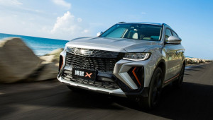 Geely Boyue X 2022: SUV cỡ C có cả micro để hát karaoke