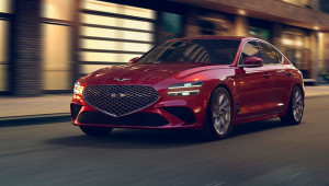 Nhân viên kỹ thuật bị đuổi việc vì dám lấy xe sang Genesis G70 của khách 