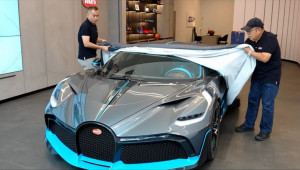 Sở hữu cả Bugatti Chiron và Divo siêu đắt đỏ nhưng đại gia Malaysia chỉ đi làm bằng xe bình dân