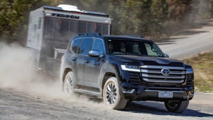 Toyota tạm ngừng giao Land Cruiser, Innova, Hilux và một số mẫu xe sử dụng động cơ diesel