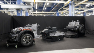 Công nghệ mới giúp Toyota giảm thời gian lắp ráp xe từ vài giờ xuống còn vài phút