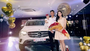 Tiền vệ Phan Văn Đức tậu Mercedes-Benz GLC hơn 2 tỷ đồng nhân dịp về thăm gia đình