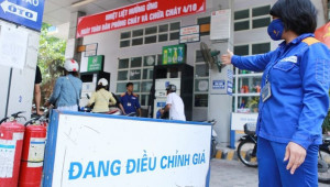 Giá xăng dầu tiếp tục tăng gần 1.000 VNĐ/Lít