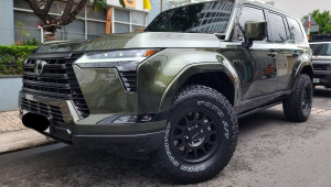 Chiêm ngưỡng chiếc Lexus GX 550 đầu tiên tại Việt Nam độ phong cách camping