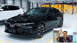 Quà tặng VinFast Lux A2.0 chính thức đến tay HLV Mai Đức Chung