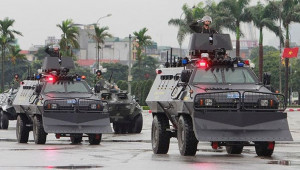 [ẢNH] Cảnh sát Cơ động triển khai xe bọc thép Shinjeong S5 bảo vệ ga Đồng Đăng