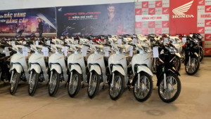 Cần bao nhiêu tiền để đồ đầy bình xăng các mẫu xe máy phổ thông hiện nay?