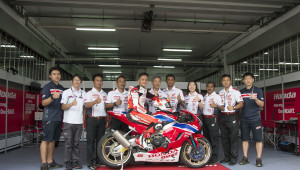Đội đua Dream Racing của Honda châu Á hợp tác với Showa