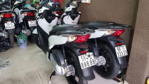 Sài Gòn: Bộ đôi Honda SH đời cũ mang biển số 
