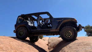 Với gói Xtreme Recon, Jeep Wrangler Rubicon 2021 được 