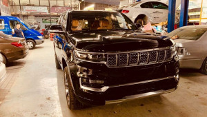 “Khủng long” Jeep Grand Wagoneer 2022 đầu tiên xuất hiện tại Việt Nam