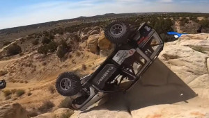 Màn nhào lộn rợn tóc gáy của 