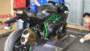 Chiêm ngưỡng siêu phẩm Kawasaki Ninja H2 Carbon đầu tiên vừa cập bến Việt Nam