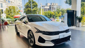 Cận cảnh Kia K5 GT-Line 2022 tại đại lý: Trang bị “ngập răng” option, giá chỉ 1,029 tỷ đồng