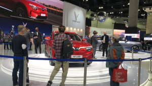 Los Angeles Auto Show 2021: VF e35, VF 36 hút khách ngày đầu mở cửa cho công chúng