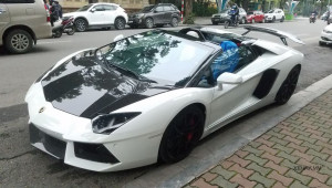 Bắt gặp “siêu bò” Lamborghini Aventador Roadster độ Novitec dạo phố Hà Nội