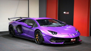 Cận cảnh siêu phẩm Lamborghini Aventador SVJ màu tím độc nhất thế giới tại Trung Đông