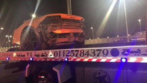 Lamborghini Huracan đứt đôi sau tai nạn, người lái bình yên vô sự