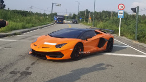 Cận cảnh Lamborghini Aventador SVJ Roadster màu cam độc nhất Việt Nam