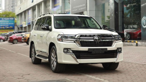 Toyota Land Cruiser VXS Executive Lounge 2021 đầu tiên tại Việt Nam sở hữu loạt 