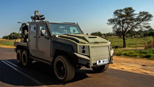 Toyota Land Cruiser bọc thép chống mìn, trang bị cả súng máy để ra chiến trường