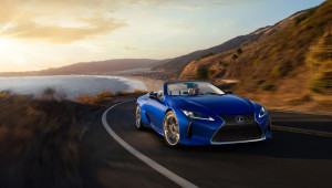 Lexus LC500 Convertible 2021 đầu tiên có giá tới 48 tỷ VNĐ