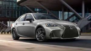Lexus IS 300 F Sport “Black Line” chỉ sản xuất giới hạn 900 chiếc và sẽ mở bán vào tháng 3/2019